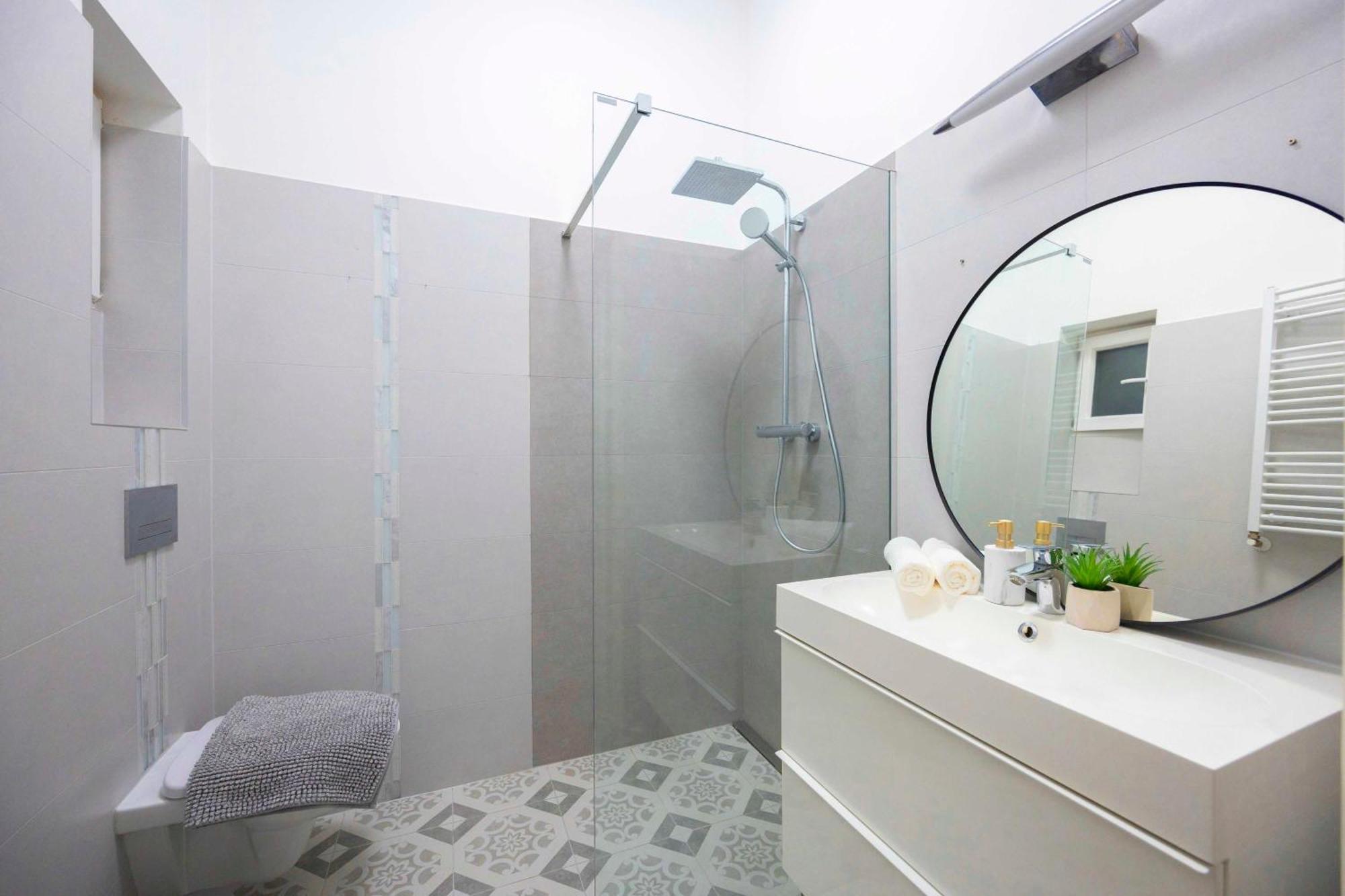 Exclusive & Spacious Central Residence W/ 4Bedrm 2Bathrm Budapest Extérieur photo